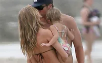 Gisele Bundchen hạnh phúc bên chồng con