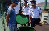 Tạm giữ tàu vận chuyển 50 nghìn lít dầu DO không rõ nguồn gốc