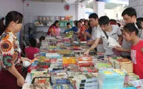Nhìn từ phố sách: Thị hiếu nửa mùa, văn hóa đọc ngớ ngẩn lên ngôi?