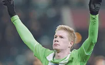 De Bruyne phải bớt kiêu ngạo để… đến Man City