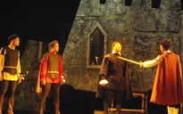 Đưa trò Xuân Phả vào kịch Hamlet