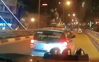 Triệu tập tài xế xe bán tải liên quan vụ tai nạn kinh hoàng trên cầu vượt