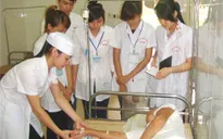 Giật mình hàng loạt trường ĐH dân lập lấy điểm chuẩn ngành y, dược từ 15