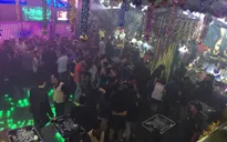 “Đột kích” quán bar lúc rạng sáng, tạm giữ 70 người
