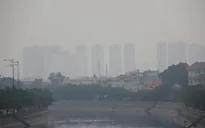 Sài Gòn se lạnh, mờ ảo trong sương mù giữa trưa