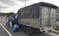 Xe tải bốc khói, hầm Thủ Thiêm bị phong tỏa