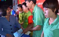 Trao gần 3.200 vé xe và quà Tết cho công nhân ở TP.HCM