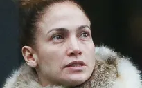 Nữ ca sĩ gợi cảm Jennifer Lopez mờ nhạt khi thiếu son phấn