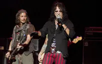 Johnny Depp làm diễn viên để... thanh toán hóa đơn
