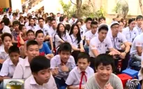 Đoàn đại biểu thanh thiếu niên kiều bào thăm trường Xã Đàn, Hà Nội