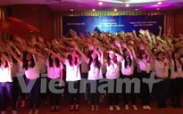 Đoàn đại biểu thanh thiếu niên kiều bào viếng Lăng Bác