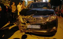 Lái xe biển xanh gây tai nạn liên hoàn ở Kon Tum