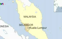 Lật thuyền chở 100 người ngoài khơi Malaysia