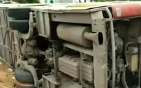 Bình Thuận: Lật xe khách khiến 6 người bị thương
