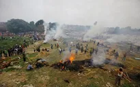 Nepal làm lễ hỏa thiêu tập thể nạn nhân vụ động đất