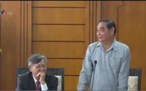 Đồng chí Lê Hồng Anh thăm Đại sứ quán Việt Nam tại Lào