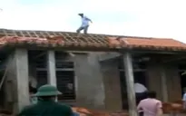 Quảng Bình: Lốc xoáy gây tốc mái nhiều nhà dân