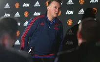 Cảm thấy bị xúc phạm, HLV Van Gaal rời họp báo sau 5 phút