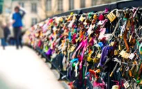 Paris gỡ bỏ 700.000 ổ khóa trên cầu Pont des Arts