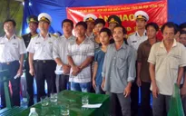 Bà Rịa-Vũng Tàu: 12 ngư dân gặp nạn về bờ an toàn