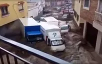 Lũ quét cuốn trôi hàng chục ô tô tại miền Nam Tây Ban Nha