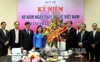 Đồng chí Đinh Thế Huynh chúc mừng ngành Y nhân ngày Thầy thuốc
