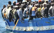 Italy: Bắt nghi phạm liên quan đến vụ chìm tàu chở người nhập cư