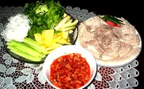 Thưởng thức mắm sò Lăng Cô