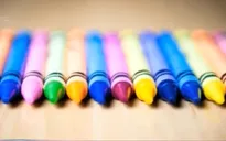 Phát hiện chất amiang trong sáp màu trẻ em tại Mỹ