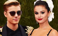 Selena bị Justin "khủng bố" tin nhắn