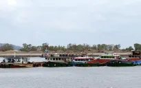 Bắt quả tang vụ khai thác cát trái phép quy mô lớn