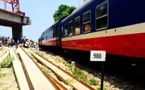 Quảng Ngãi: Tàu hỏa SE4 mất lái, trật khỏi đường ray