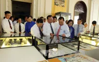Trao hiện vật Hoàng thành Thăng Long cho TP.HCM