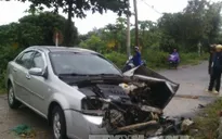 Thiếu quan sát, ô tô 4 chỗ đâm vào tàu hỏa
