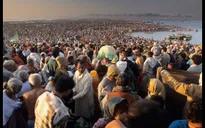 Ấn Độ: Hàng nghìn người tắm sông trong dịp lễ Kumbh Mela