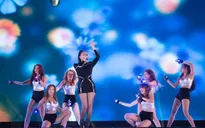 20.000 khán giả tham dự nhạc hội "20 năm chăm chút triệu khoảnh khắc yêu thương"