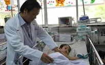 Mổ nội soi bướu gan khổng lồ cho bé 18 tháng tuổi