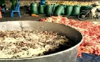 Bắt quả tang cơ sở sản xuất mỡ bẩn tại Hà Nội