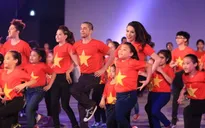 Bước nhảy hoàn vũ 2015 mở màn ấn tượng với sắc đỏ cờ Tổ quốc