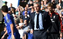 Truyền thông Anh đặt dấu hỏi về tương lai của Mourinho sau trận thua Liverpool