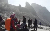 Động đất ở Kinabalu: 1 người thiệt mạng, hàng trăm người mắc kẹt trên núi