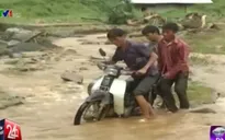 Mưa lũ, dông lốc gây thiệt hại tại nhiều địa phương