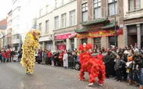 Người nước ngoài đi lễ chùa Việt ở Brussels