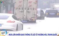 Mưa lớn, giao thông ở Thượng Hải tê liệt