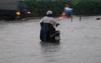 Nhiều tuyến đường tại Nam Bộ bị tê liệt do mưa lớn