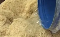 Đồng Tháp: Tiêu hủy hơn 100kg mì sợi chứa hàn the