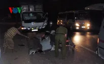 Tài xế vừa rời buồng lái, bị xe tải tông chết