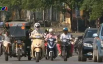 Cuộc sống người Hà Nội đảo lộn vì nắng nóng