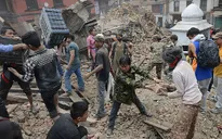 Một thiếu niên Nepal 15 tuổi sống sót kỳ diệu sau 5 ngày trong đống đổ nát