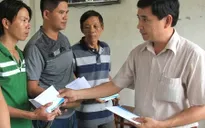 Hỗ trợ 11 ngư dân bị đâm chìm tàu ở Hoàng Sa